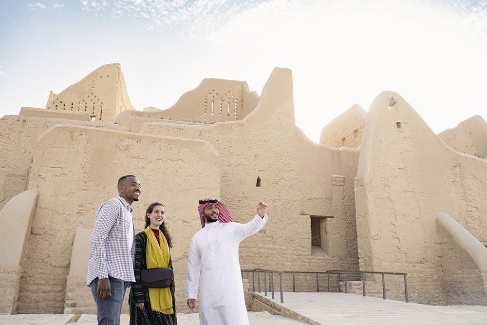 The Professional Tour Guide: Master the Art of Storytelling & Leadership