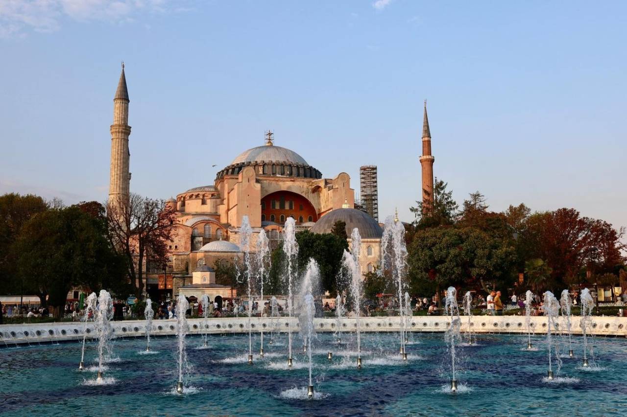 Tour de Escala en Estambul: Santa Sofía, Gran Bazar y Recogida