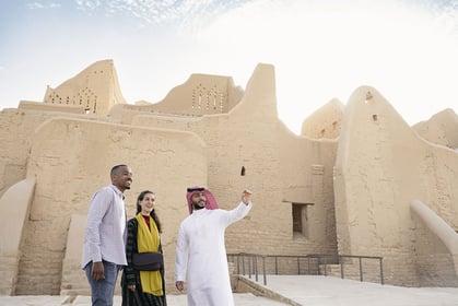 The Professional Tour Guide: Master the Art of Storytelling & Leadership