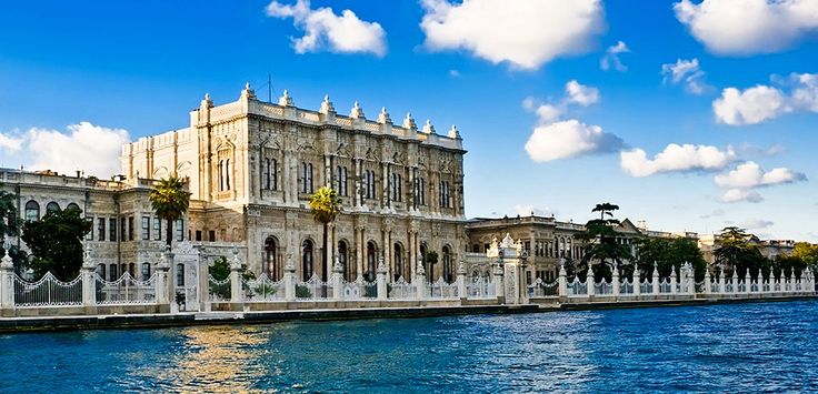 Dolmabahçe Palace, Grand Bazaar, Balat Tour with Bosphorus Cruise