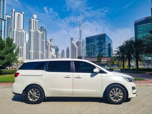Auto mit Fahrer für einen ganzen Tag - Dubai