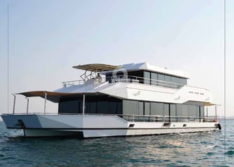 Luxury Private Yacht Charter in Doha, Qatar: QYFA