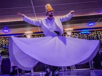 Crucero por la cena en el Bósforo con mesa privada y espectáculos