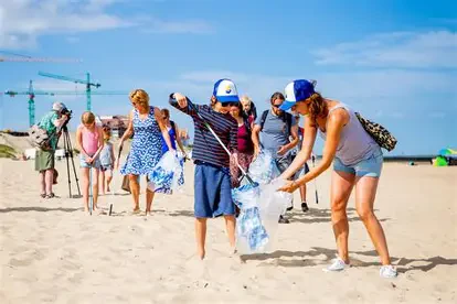 Beach Cleanup | School Field Trips Qatar