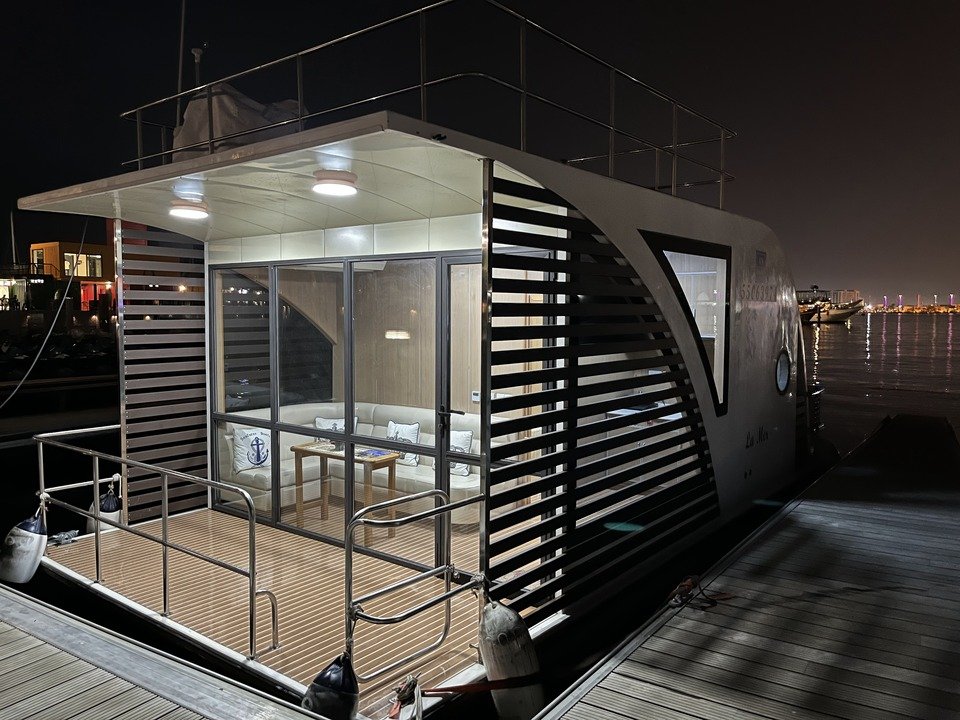 Unique Houseboat Experience