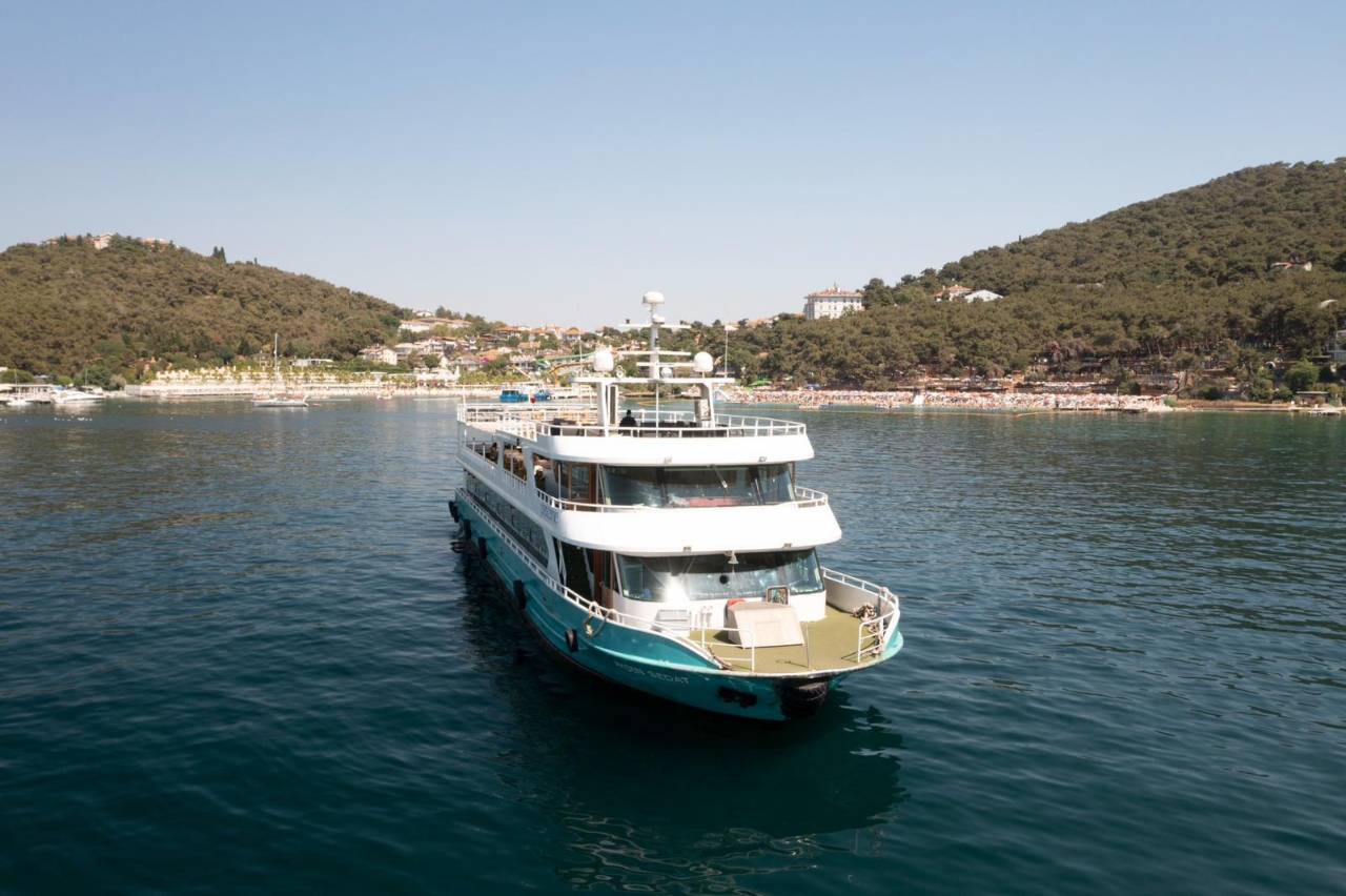 Tour a las Islas Príncipes a Büyükada y Kınalıada con Almuerzo