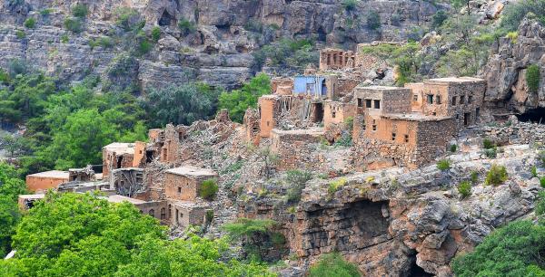 Nizwa – Jebel Akhdar Private Tour | Explore Oman’s Historic & Scenic Wonders
