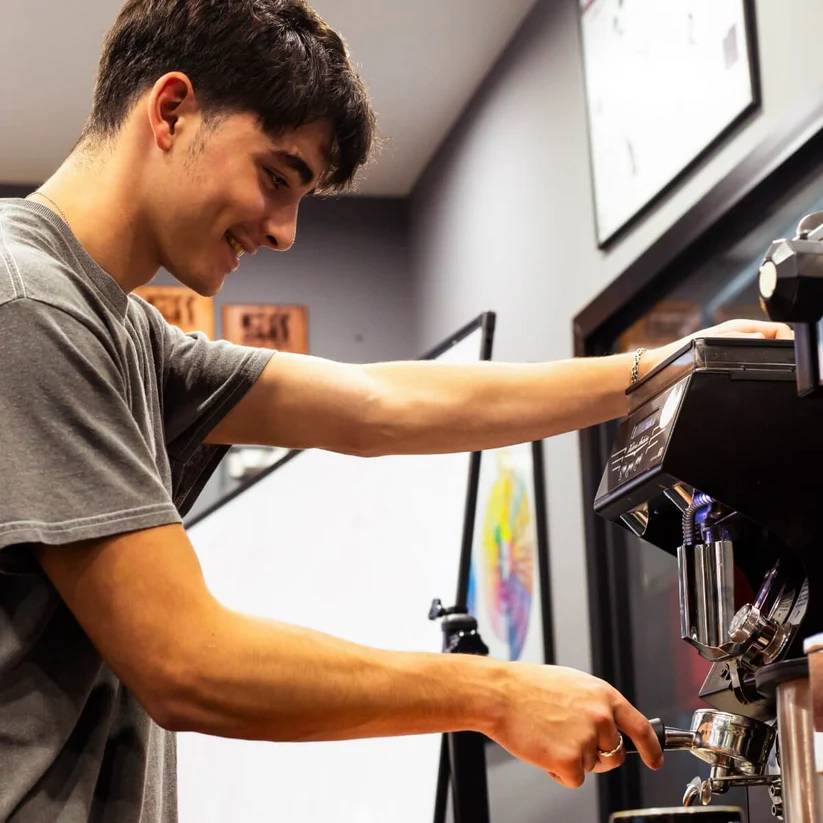 تجربة جولة تذوق القهوة الخام في دبي